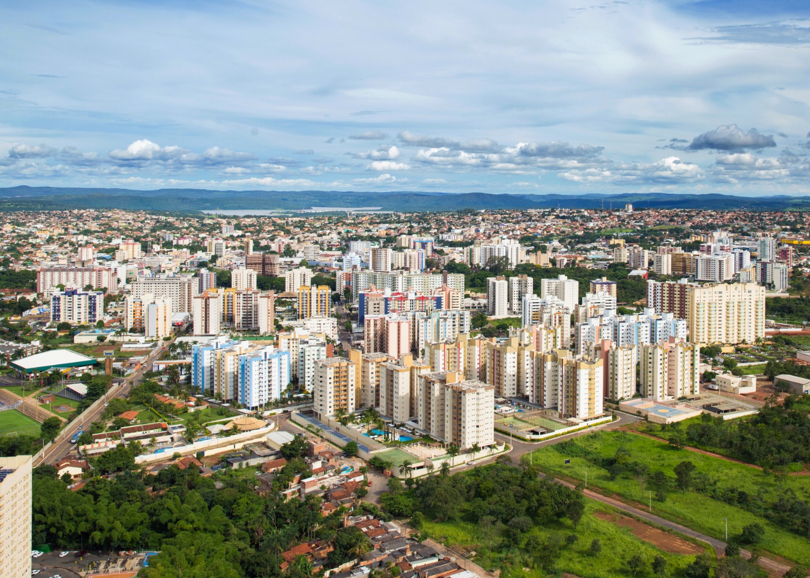 Vista aérea de Caldas Novas durante o dia